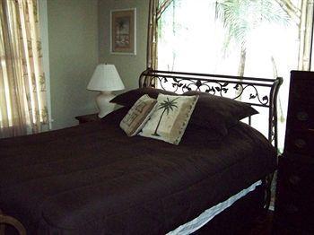 Crystal Cove Bed And Breakfast Кристъл Ривър Екстериор снимка