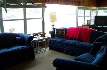 Crystal Cove Bed And Breakfast Кристъл Ривър Екстериор снимка